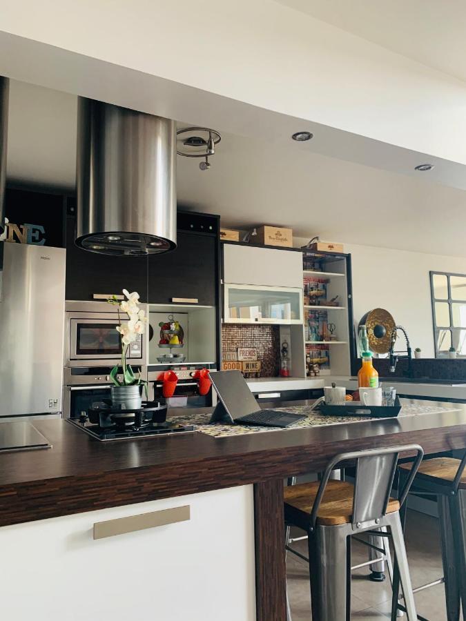 Homestay Luxe La Defense U-arena