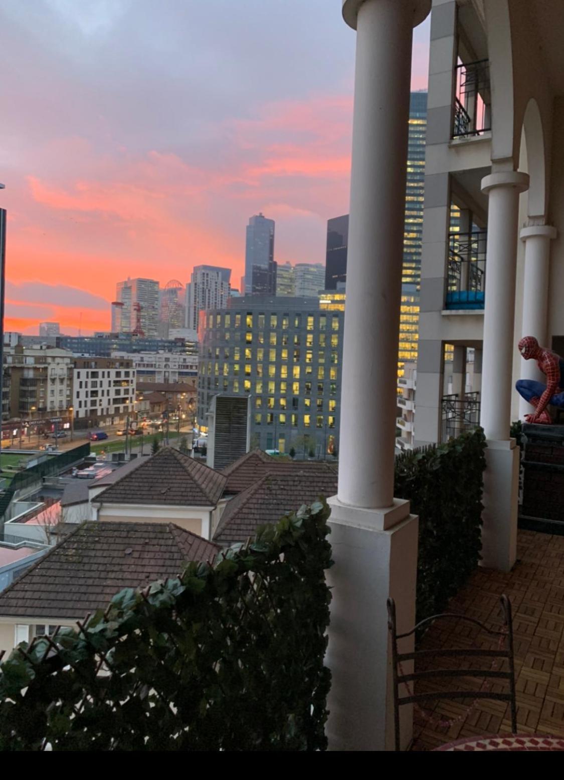 Luxe La Defense U-arena Homestay